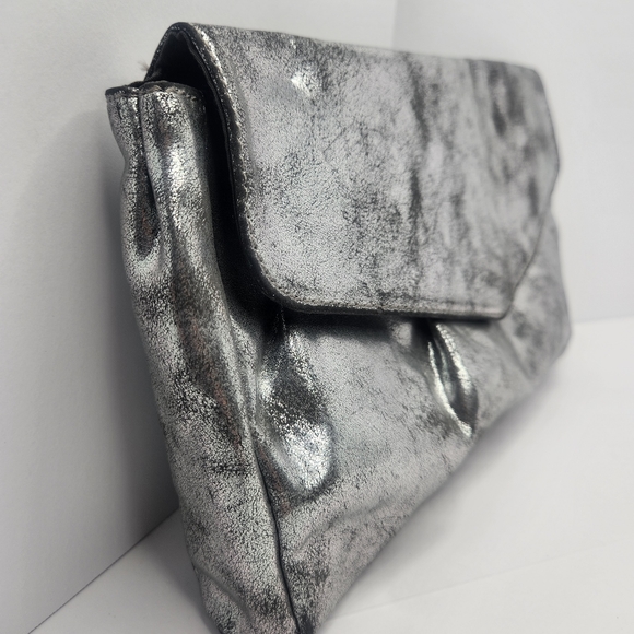 Y2K Metallic Silver Pleated Black Clutch, size: MED - Picture 3 of 5